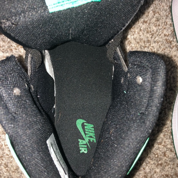 Only worn once (no box ) all my shoes in containers still has it value - Picture 3 of 6